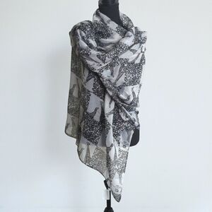 Into Africa 100% Viscose Stylish Black White Giraffe Print Scarf Wrap NWT